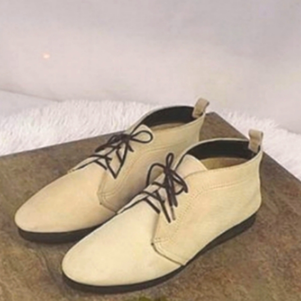 Outdorables Off White Leather Chukka Booties, Size 7